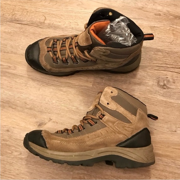 Hiking Boots (flawed) - Picture 11 of 12